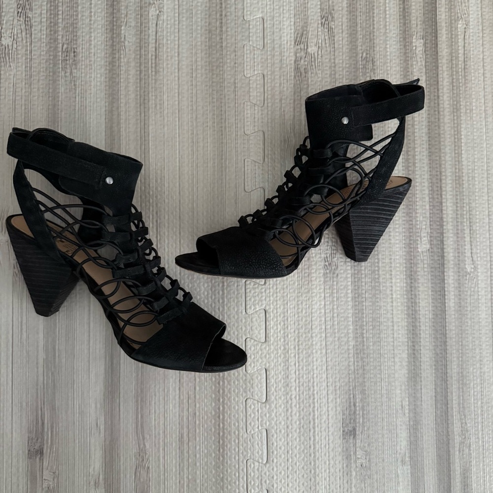 Vince Camuto VC-Evel Black Strappy Heeled Sandals - Picture 5 of 15